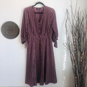 NWOT Lulus v-neck striped midi dress tie sleeves M
